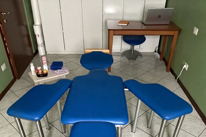 Lettino per trattamento Metodo Bertelè in studio di fisioterapia posturale